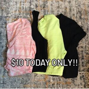 BUNDLE OF 4 SUPER CUTE, SIZE MEDIUM CROP TOPS!